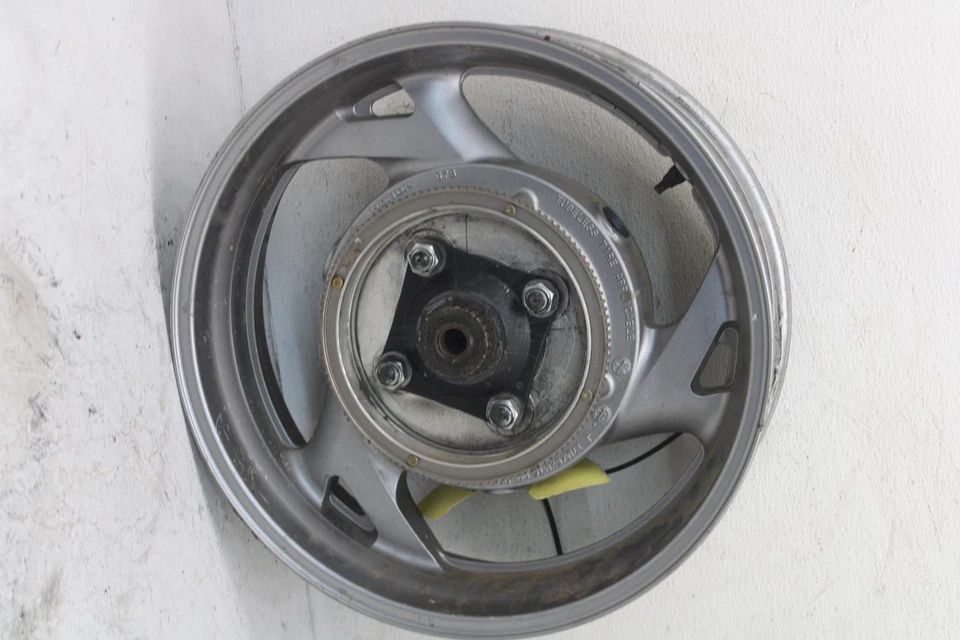 03-10 HONDA ST1300 ST 1300 ST1300A LLANTA TRASERA RECTA OEM 17X5,00 q Foto 2 de 4