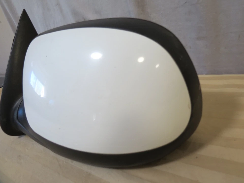 03-06 Tahoe Sierra Silverado POWER HEAT AUTO DIM Mirror Left DRIVER w Turn OEM - Image 2 of 4