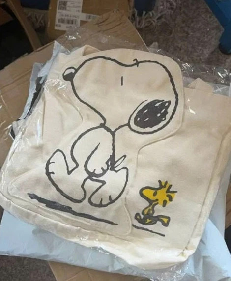Lindo Bolso de Hombro de Lona Snoopy Bolso de Mano de Dibujos Animados Cartera de Estudiante de Gran Capacidad Foto 4 de 4