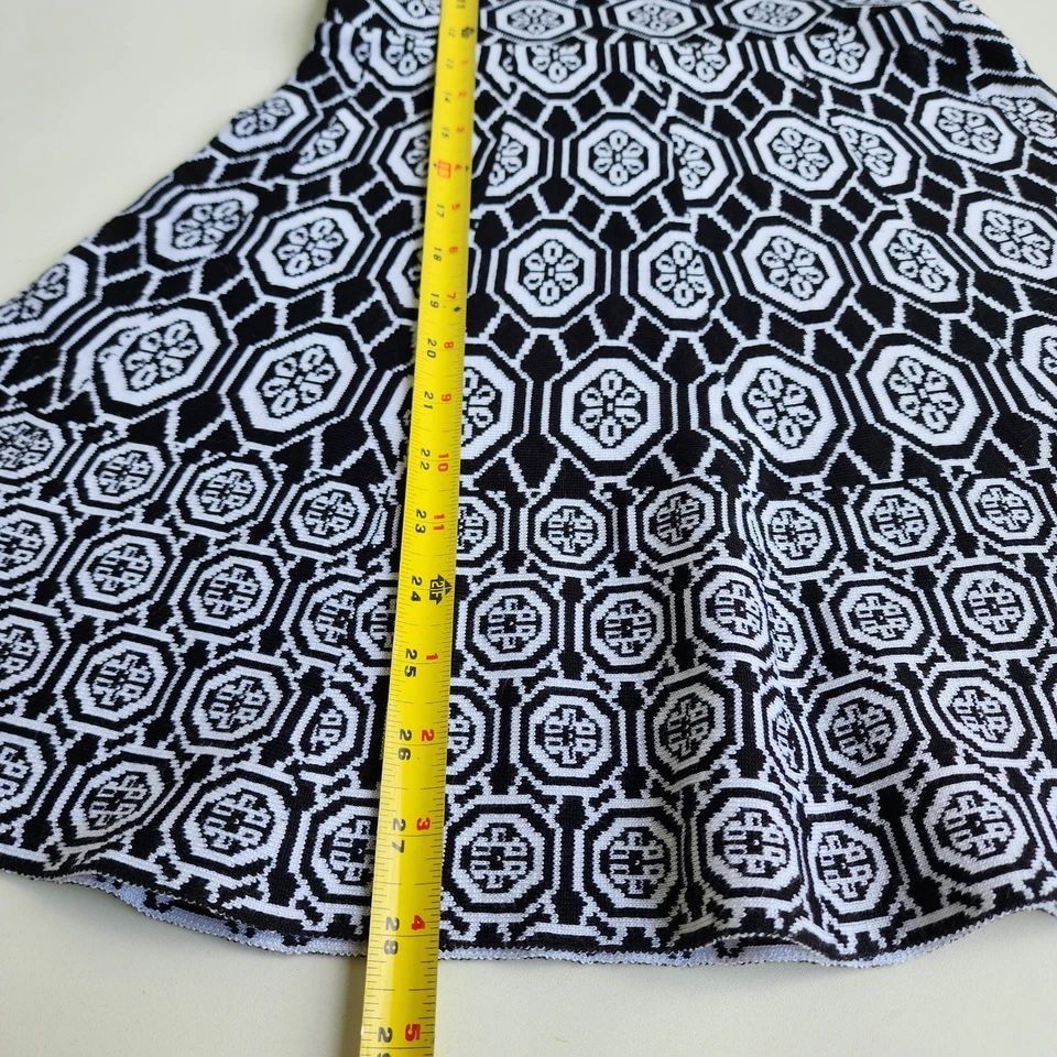 NUEVO CON ETIQUETAS $58 Vestido de punto My Michelle para niñas entallado y acampanado negro blanco talla M 7-8  Foto 4 de 4