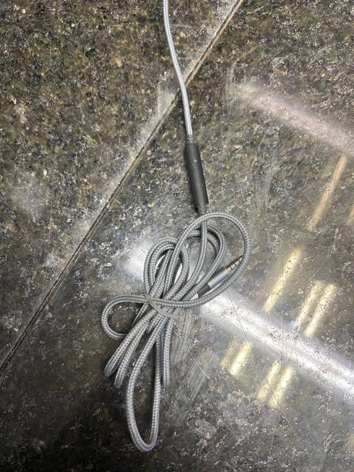 Reloop SHP8 Professional Over-Ear Headphones for Studio and Monitoring - Image 2 of 4