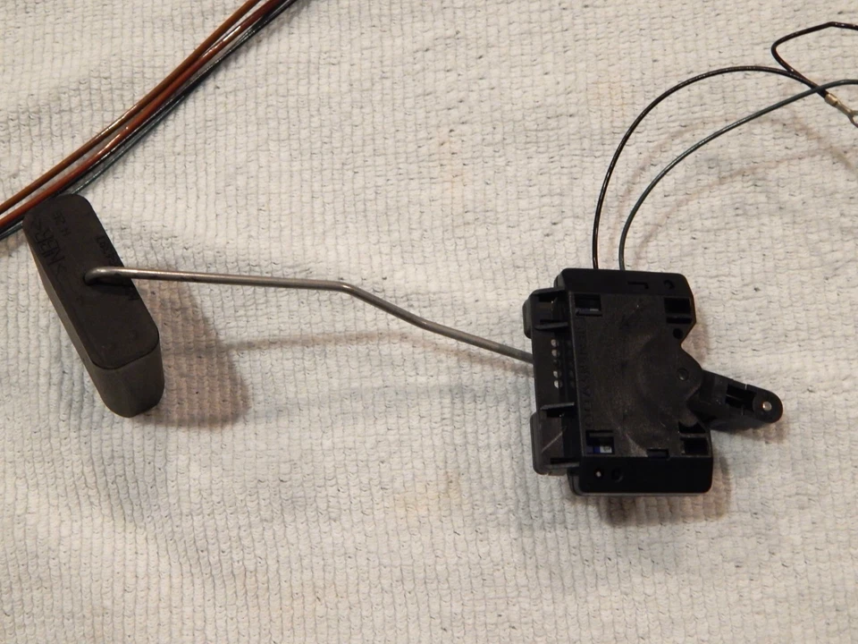 Gas Tank Sending Unit Assembly for Mercedes Benz 03-05 E320, 06-09 E350 — 第 3/4 张图片