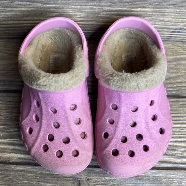 Crocs Pink Classic Clog Faux Fur Lining Pivoting Strap Toddler Girls Size 6-7 Crocs Pink Classic Clog Faux Fur Lining Pivoting Strap Toddler Girls Size 6-7