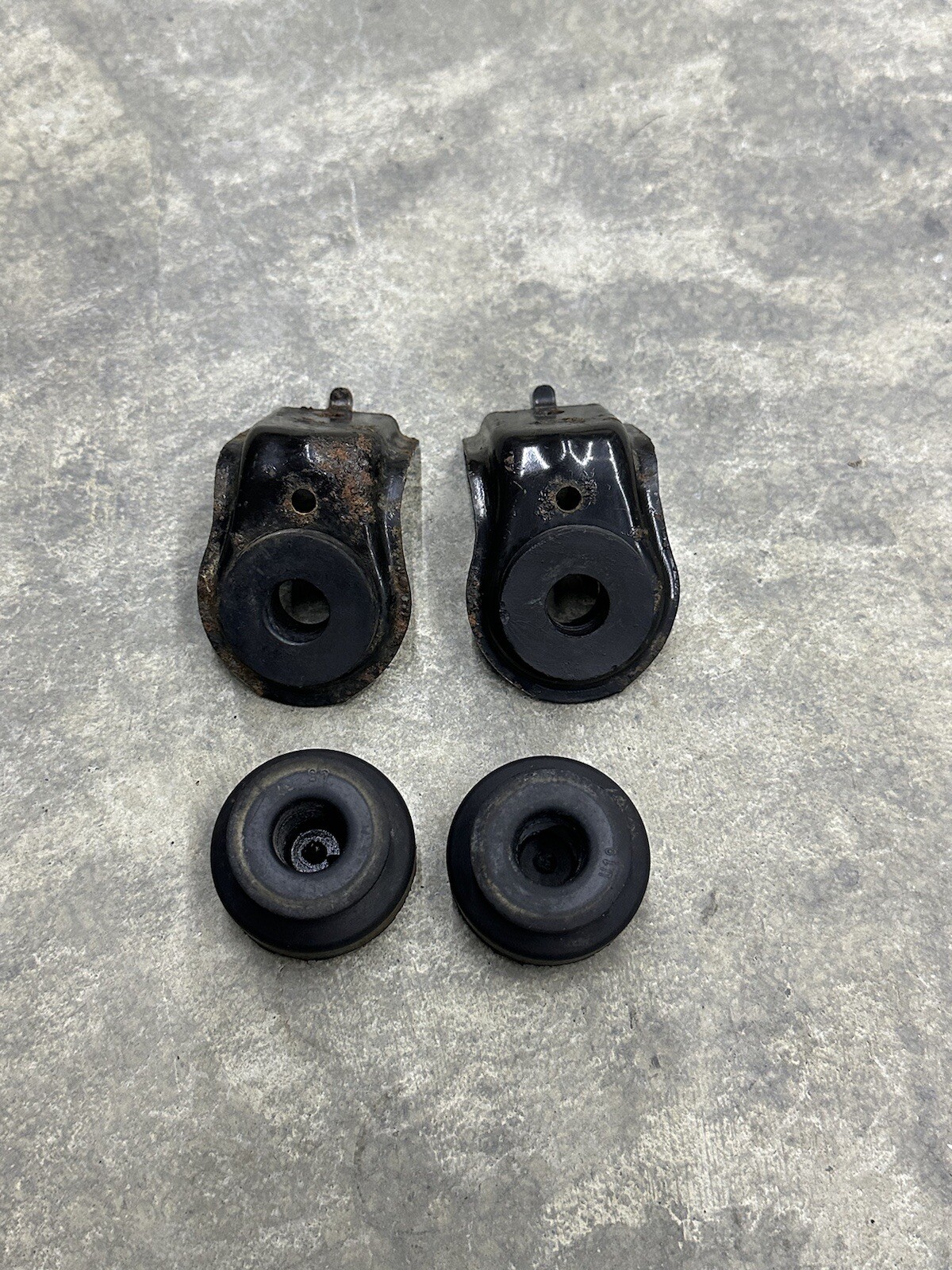 06 07 08 09 10 11 OEM Honda Civic Upper Radiator Bracket Lower Bushing Insulator