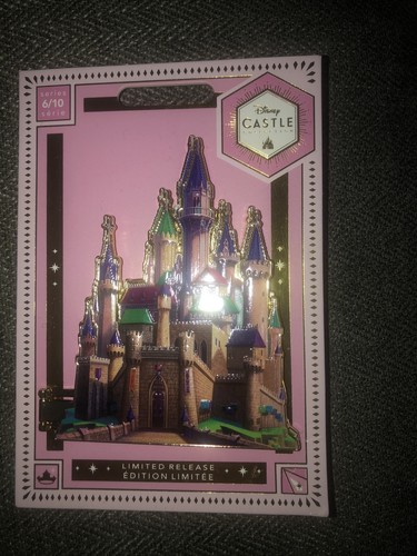 Disney Castle Collection 6/10 Pin Sleeping Beauty Aurora Limited Release - Picture 1 of 4