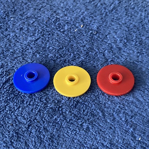 1965 Tip- It Game Replacement Parts Red/Yellow/Blue Discs             DD1 - Picture 2 of 4
