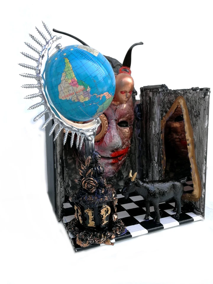 arte montaje escultura contemporánea medios mixtos pintura animal cabra negra arte Foto 3 de 4