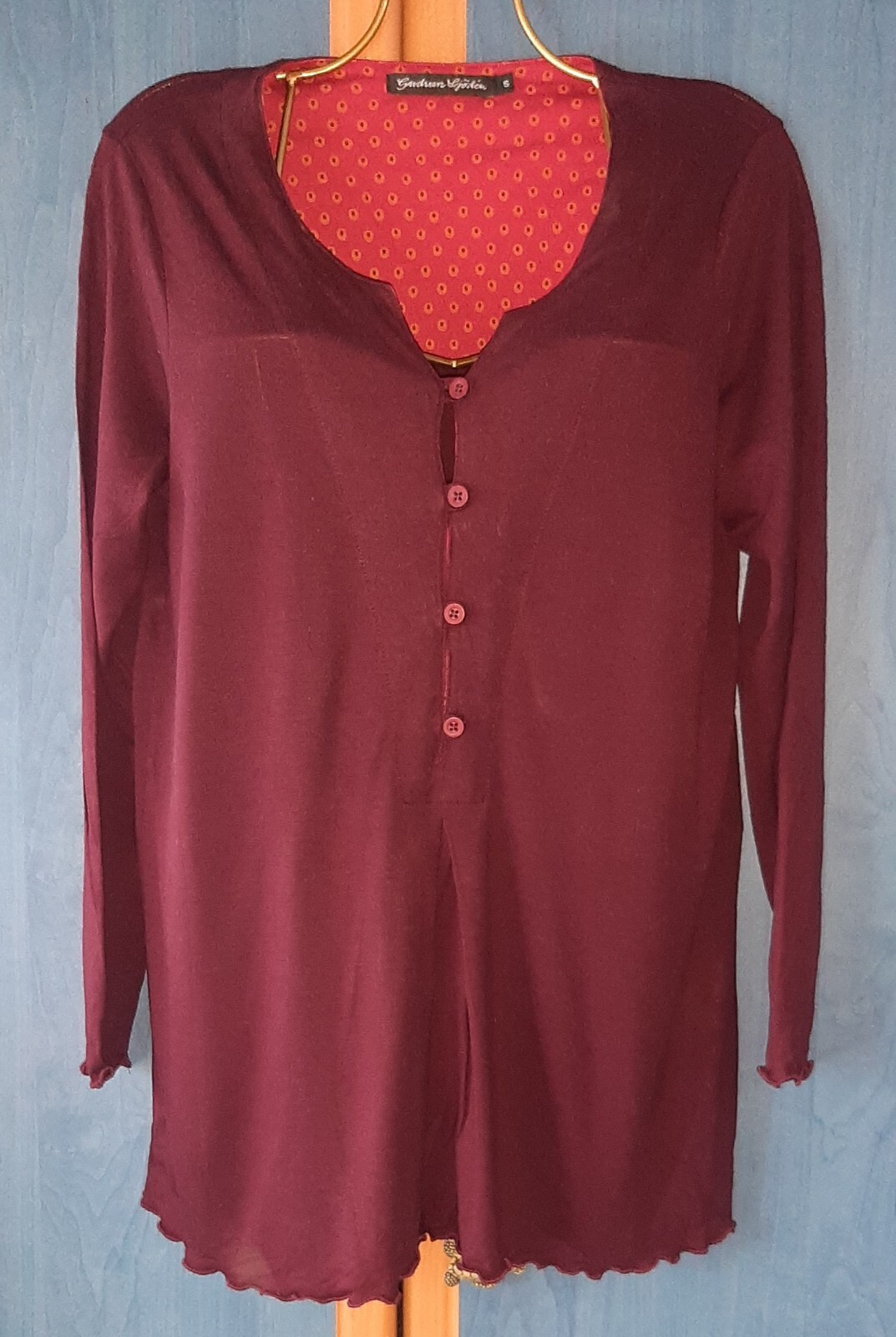 * GUDRUN SJODEN  * WOMEN ' S BURGUNDY V NECK TOP SIZE S