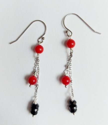 Orecchini in argento 925 con corallo bamboo rosso, spinello nero ed ematite - Foto 1 di 4