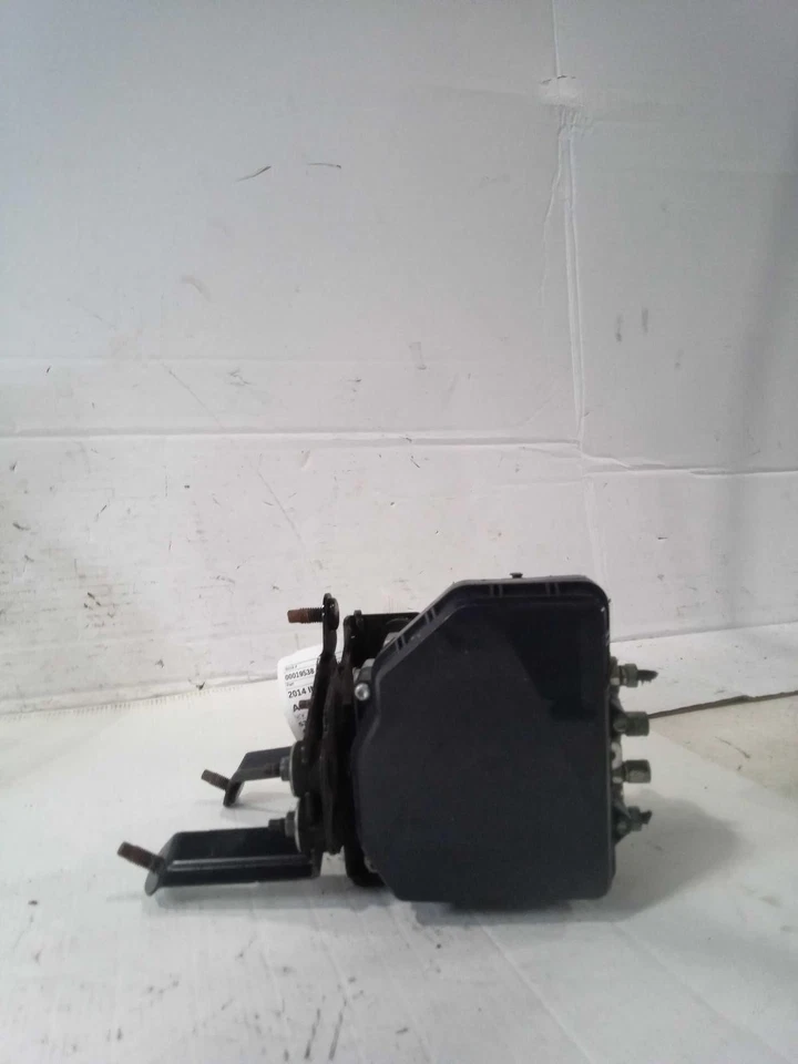 2014 INFINITI Q50 ABS Pump & Motor Assembly OEM 3.7L Grey 166K Miles Foto 2 de 3