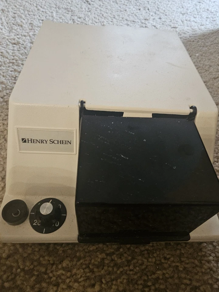 Amalgamador de laboratorio dental Henry Schein con almohadilla táctil Foto 2 de 3