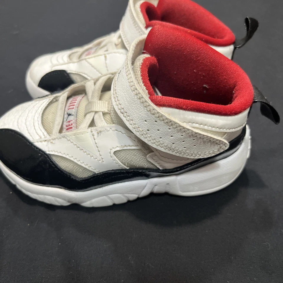 NIKE AIR JORDAN HOPMAN ДВА TREY DQ8433-106 ТУФЛИ МАЛЫШ РАЗМЕР 9C БЕЛЫЙ ТЕМНО-КРАСНЫЙ - Изображение 3 из 4