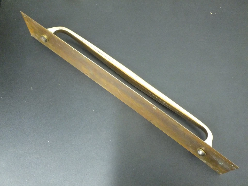 SUPERB LARGE VINTAGE BRASS PULL HANDLE - Image 2 of 4