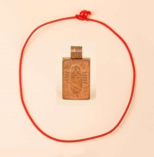 Isha Life Linga Bhairavi Kupfer Anhänger mit rotem Seil geweiht Devi Medaillon
