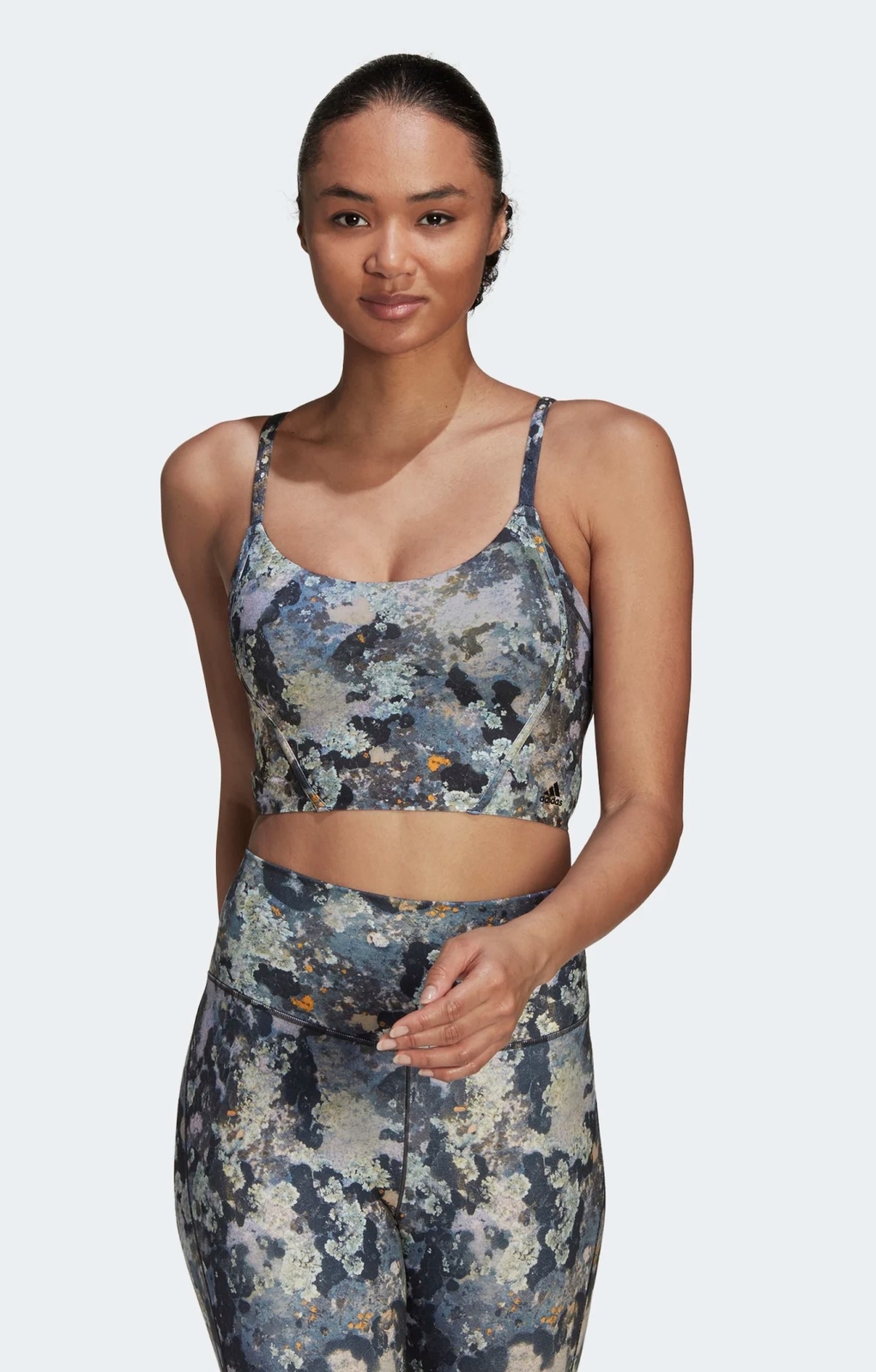 Бюстгальтер Adidas Womens Yoga Light Support с длинным рукавом и принтом Oversize