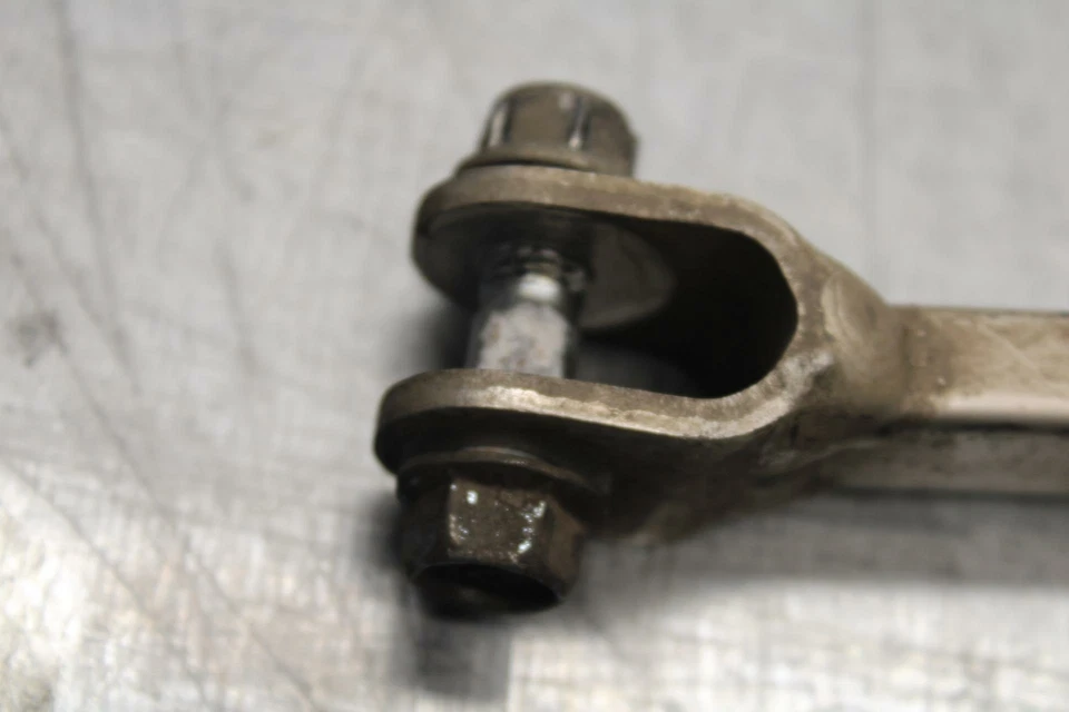 01-02 SUZUKI GSXR750 BARRA DE EJE BARRA DE PAR FRENO TRASERO BB28 Foto 4 de 4