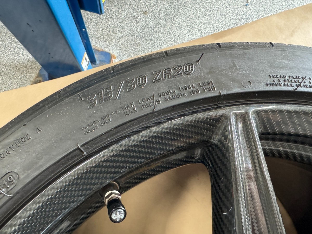 Ford Mustang Bike Rack 2020-2022 Mustang Shelby GT500 CFTP Carbon