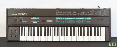Yamaha DX7 Classic 80's Digital FM Polyphonic Synthesiser - 100V