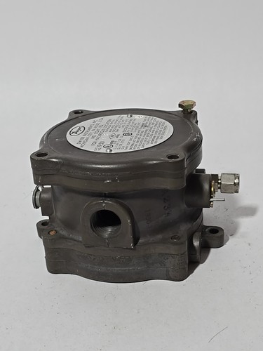 Dwyer Instruments 1950-1-2F Gefahrenstellen Drucksensor - Bild 4 von 6