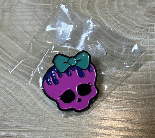 2025 SDCC Exclusive Mattel MONSTER HIGH Purple Pink Skullette Enamel Pin IN HAND