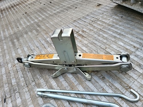 2007-2013 Nissan Murano EMERGENCY Tire Jack & Tool KIT SET OEM - Picture 6 of 8
