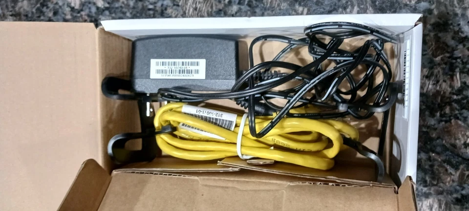 NETGEAR Cable Modem CM400 Compatible with Most Cable Providers Foto 2 de 4