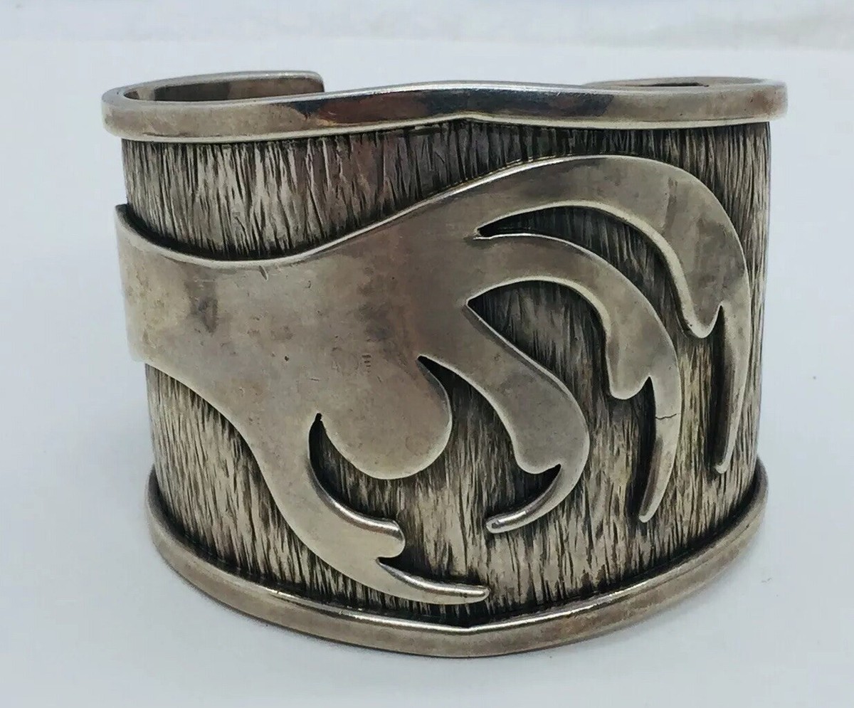 Huge Chunky Coral Vintage Native American Navajo Sterling Silver Leaf Bracelet Huge Chunky Coral Vintage Native American Navajo Sterling Silver Leaf Bracelet