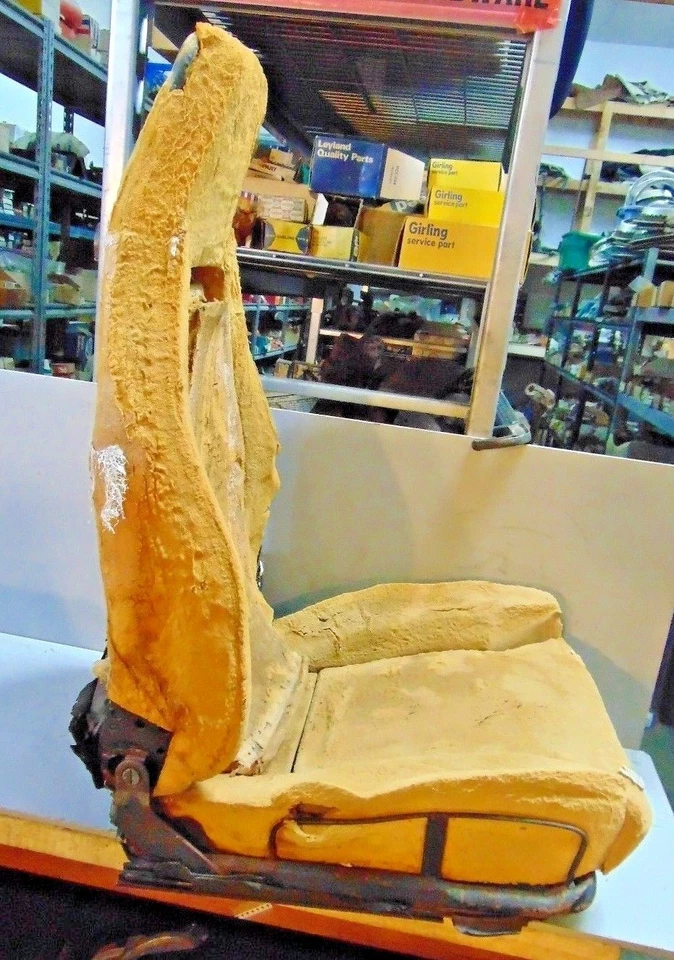 Porsche 911S 1976 asiento del conductor núcleo - sólido, libre de óxido, original - ideal para reconstruir Foto 3 de 4