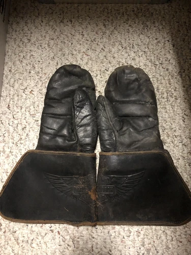 Vintage 1930s Harley Davidson Gauntlet Gloves w/original HD chain accessories. - Picture 6 of 6