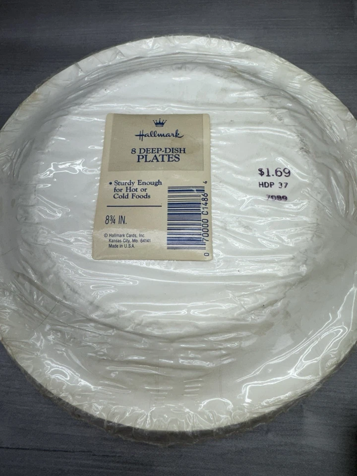 Vintage Halloween Party Supplies Dinner Dessert Plates Napkin Made in USA Sealed - Image 3 of 4