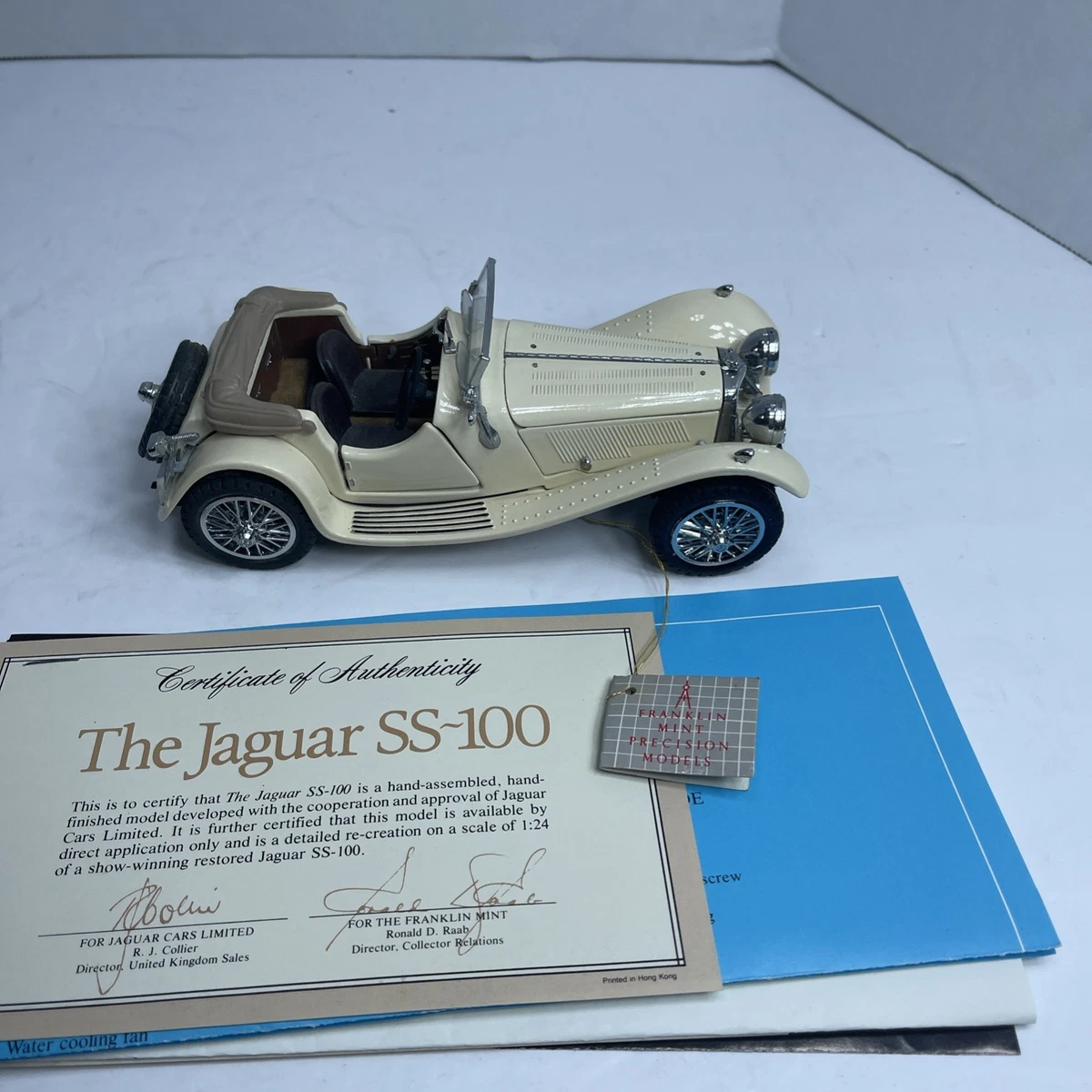 Franklin Mint 1/24 Scale Diecast - FMC15 1961 Jaguar E-Type Roadster green