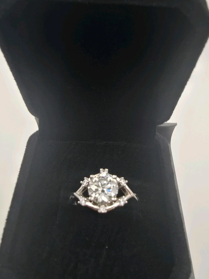 Кольцо из чистого серебра с муассанитом бриллиантом 1,5 карата размер 8 для женщин - Изображение 2 из 4