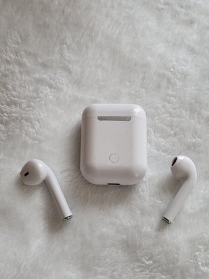 White Bluetooth In-Ear Earbuds Double Earpiece with Charging Case
