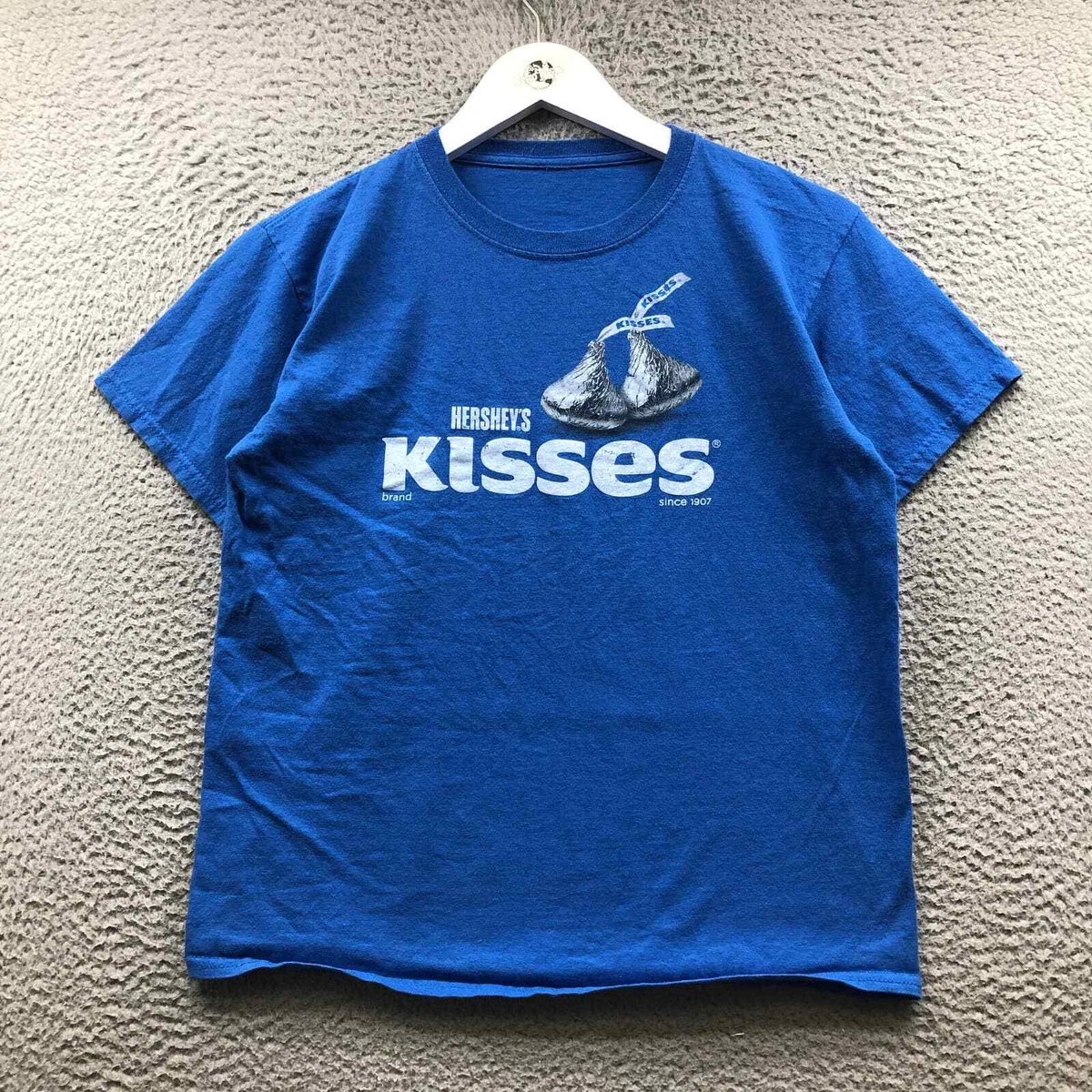 boys kiss tshirt