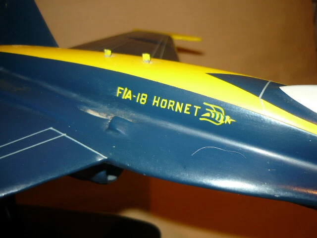 AEREO MC DONNELL DOUGLAS AEREO F/18A HORNET US NAVY ORIGINAL VINTAGE MODEL PLANE - Immagine 3 di 4