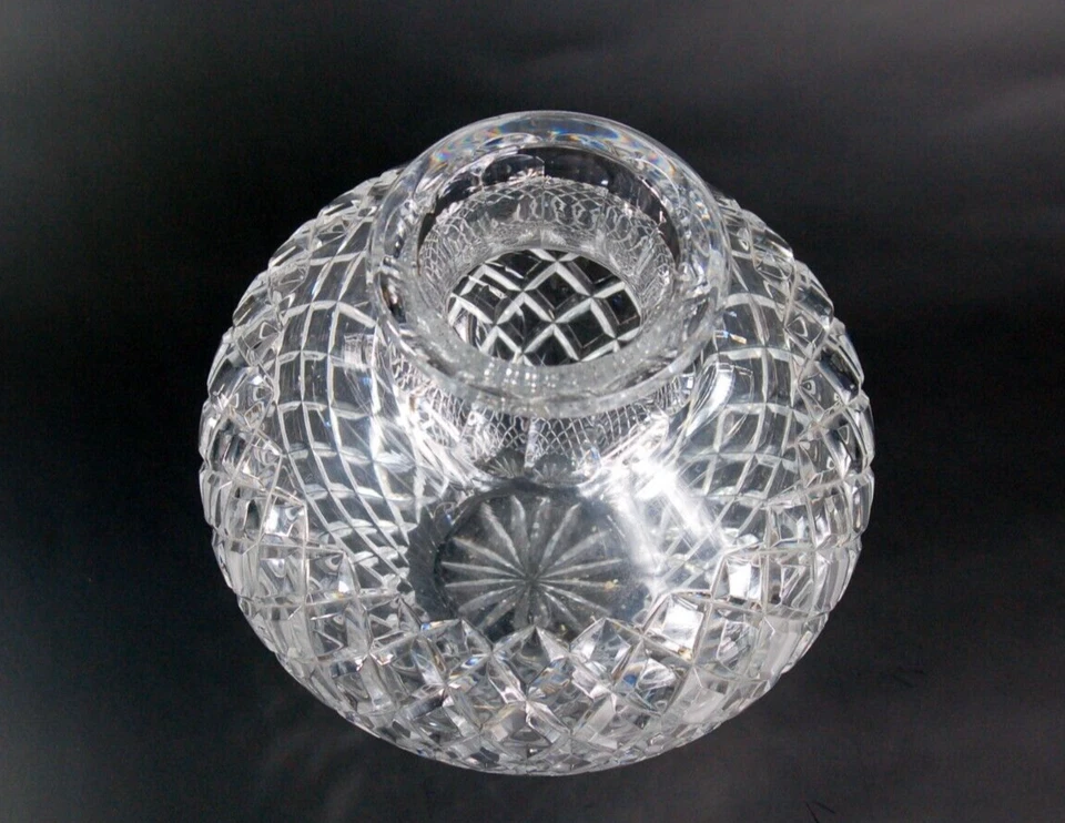 Florero de vidrio con cuello acampanado estrecho estampado de diamantes transparente 8 pulgadas Foto 4 de 4