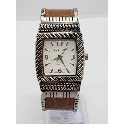 Avenue women\'s watch. Square face with ornate bevel edge. A408-49 JBW Cristal Square J6386A | Women main image 3