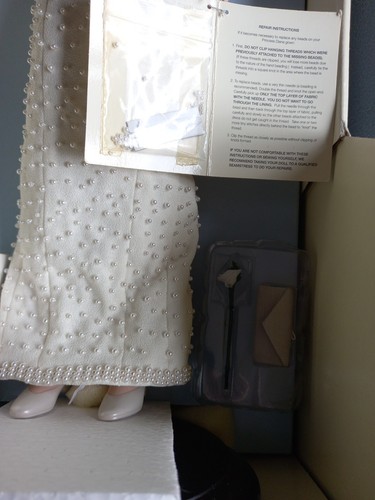 Franklin Mint Diana Princess of Wales Porcelain Portrait Doll BOXED - Picture 3 of 7