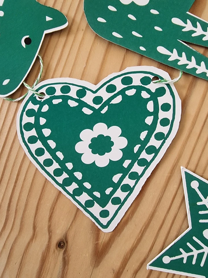 Caballo Dala Scandi verde con corazones y estrellas Bunting - 4M listo encordado Foto 3 de 4