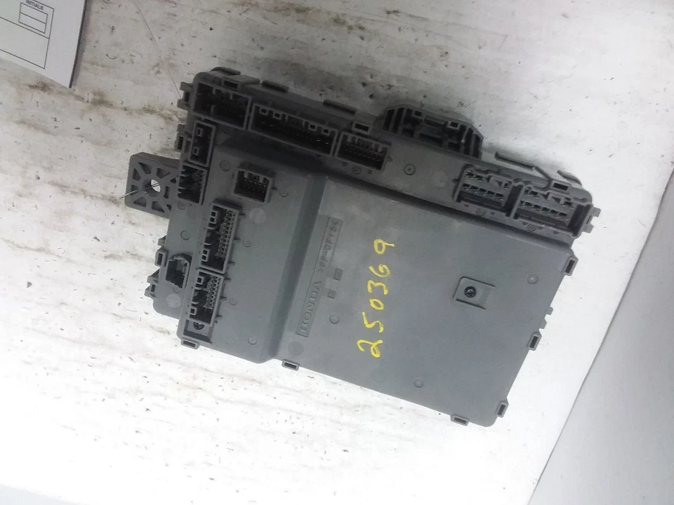 Caja de conexiones de fusibles de cabina Honda CR-V T0A-A004 2015 Foto 2 de 4