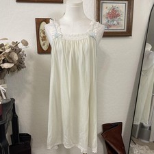Vintage 1970s Vassarette Ivory Lace Trim Country Cottagecore Nightgown Slip