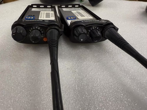 Motorola HT750 403-470 MHZ UHF AAH25RDG9AA4AN - Brakująca bateria - Zdjęcie 6 z 8