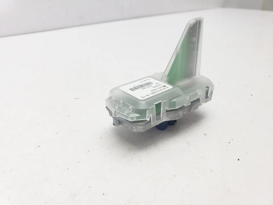 ANTENA AÉREA ALETA TIBURÓN MERCEDES CLS W218 C218 2013 A2128201675 - Imagen 4 de 4