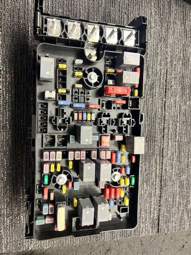 2016-2018 Jeep Cherokee Power Distribution Center Fuse Box 68264530AD OE - Picture 4 of 5