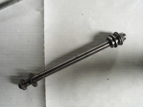 E2. Yamaha FJ 1200_3CY_ABS_ Steckachse hinten Hinterrad Achse Schwinge  Axle