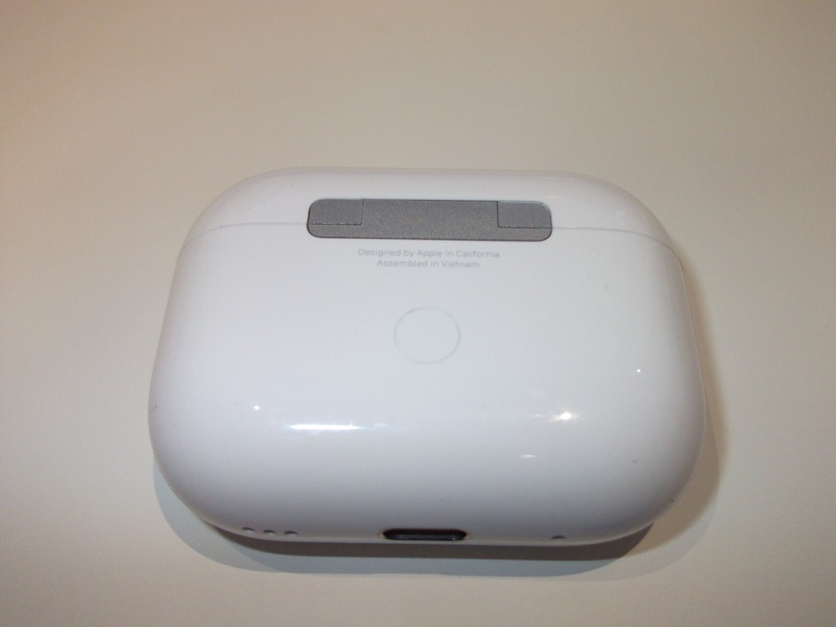Genuine Apple AirPods Pro 2nd Generation A2968 Charging Case - USB