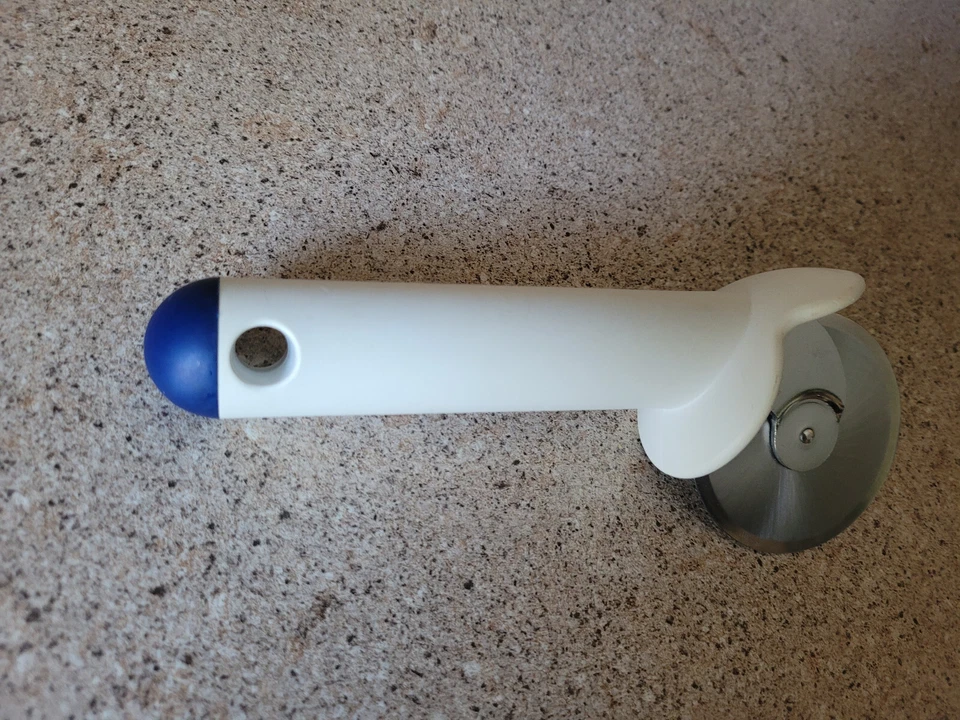 Tupperware Teigrad Pizzeria Pizzaroller Pizzaschneider Weiß/blau - Bild 4 von 4