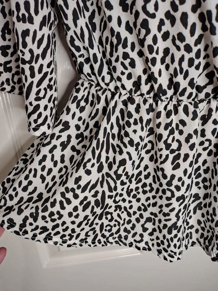 Top PLT Blanco y Negro Estampado Animal Cruzado Peplum Manga Acampanada Talla UK 12 Foto 3 de 4