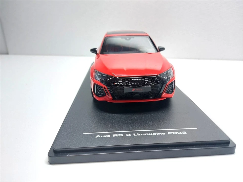 Audi RS3 Limousine Rosso del 2022 - 1/18 IXO & MCG Limited Ed. - Immagine 2 di 4