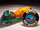 HOT WHEELS HEAVYWEIGHT REDLINE '70 CEMENT MIXER GREEN WITH METAL BUTTON